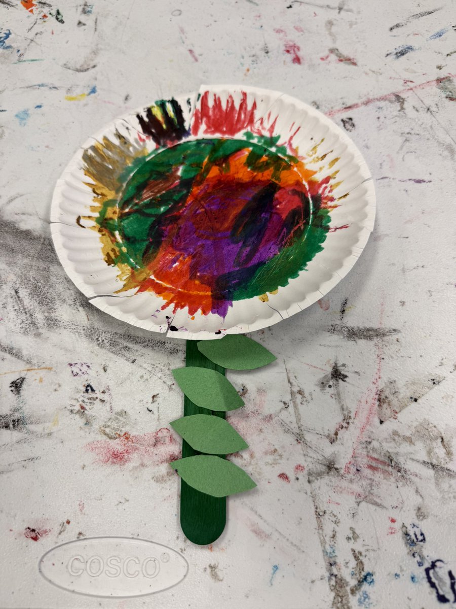 stomptheworld's tweet photo. Since it was a cloudy day we created some bright flowers in Daddy and Me today! One more session this Spring on 5/30. Join us. #DaddyAndMe #stlnonprofit #stlouis #stl #EarlyChildhoodEducation https://t.co/KPmMd1TEx3