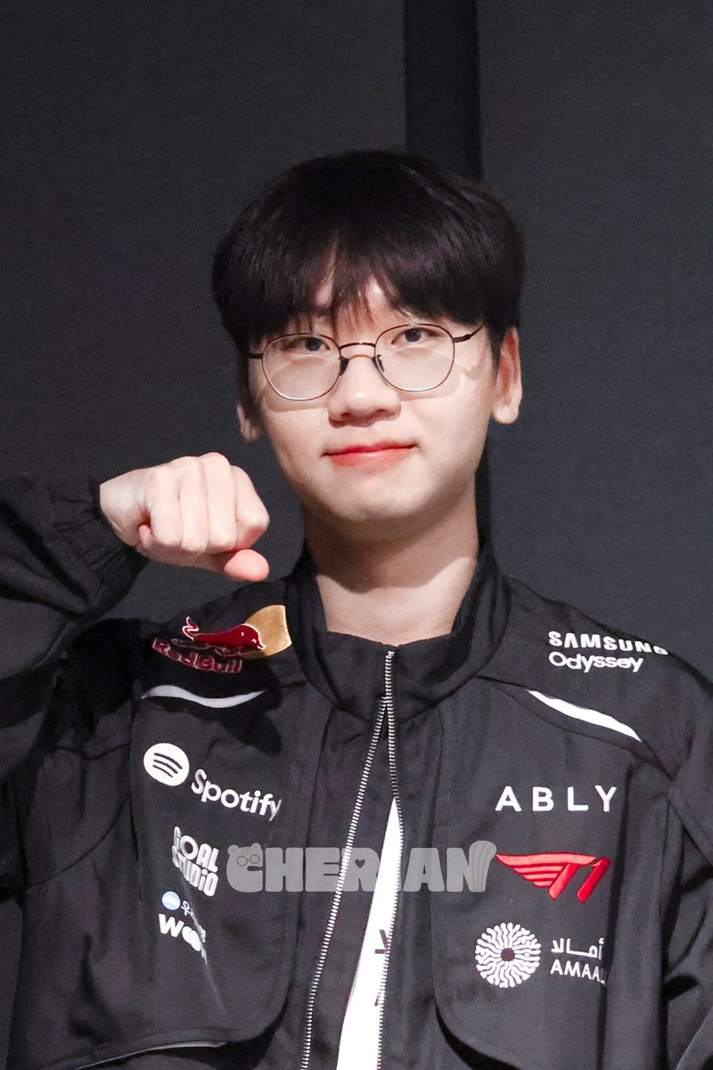 Cherish_Doran's tweet photo. 260404 LCK 정규 FM
집에 가고 싶지 않아요…ㅠㅠ
#도란 #Doran #최현준 #LCK https://t.co/3UBqM004kN