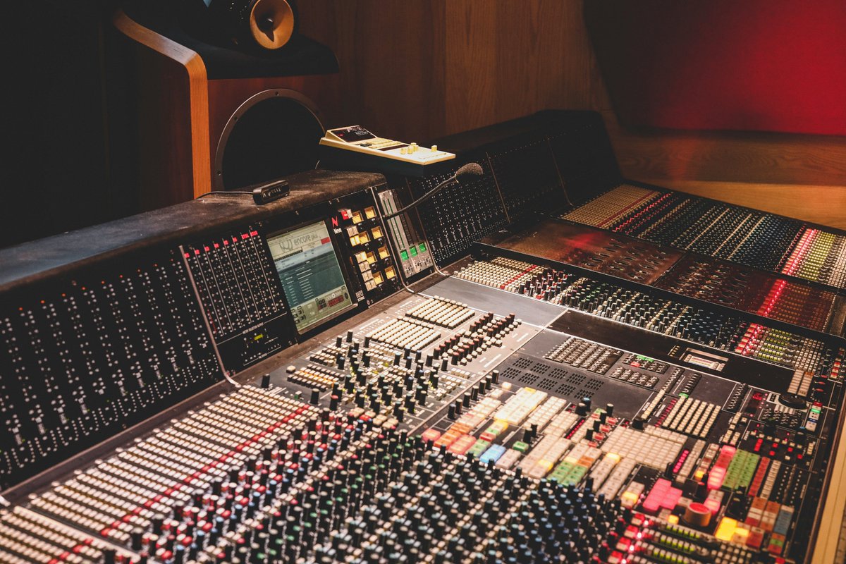 aijac's tweet photo. Whether we realize it or not, most us either follow the approach of famed producers Rick Rubin or Robert John “Mutt” Lange in our personal and professional lives. So, are you a Rick or a Mutt? #music #rickrubin #muttlange https://t.co/9SQbWIqM0r https://t.co/hW2gJdotHb