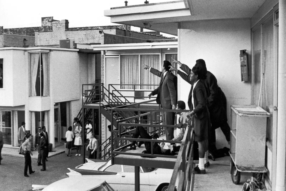 RetroNewsNow tweet media