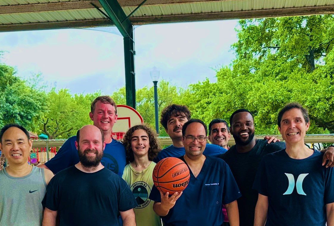 doctorpemm's tweet image. 👉Awesome 👏 playing some good fun basketball 🏀 games with friends &amp;amp; colleagues this Sat am! #camaraderie #movement #PemmarajuProgram | @chijioke_nze @GhayasIssa @DoctorGRao @JAK2TheFuture | @ESPNNBA @NBATV @NBA @SagerStrong | #leusm #lymsm