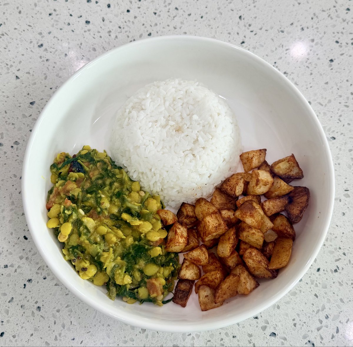 For a gloomy.... rainy.... Saturday 🌧️☁️
Menthaku pappu.... aloo fry 🤤
