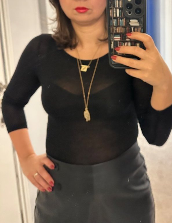 Aslan_asya_'s tweet photo. Karımla dışarı çıkıyoruz. Dominantlığı üstünde yine, anlaşılan ben karımı sikerken onun da ojeli parmakları götüme girecek gibi:) Sen karımın neresinden tahrik oldun? https://t.co/hMkWwUyox4