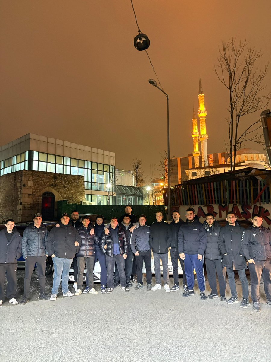 MamiFBH34's tweet photo. Esenler’in ilelebet sahibi 
elhamdülillah @BogazHooligans https://t.co/3hCdp53y8P