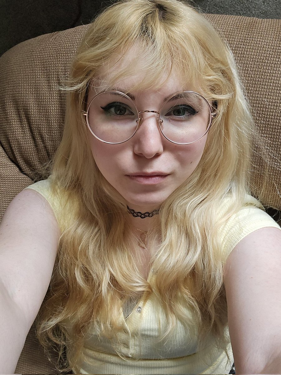 Rozi Rabbit tweet media