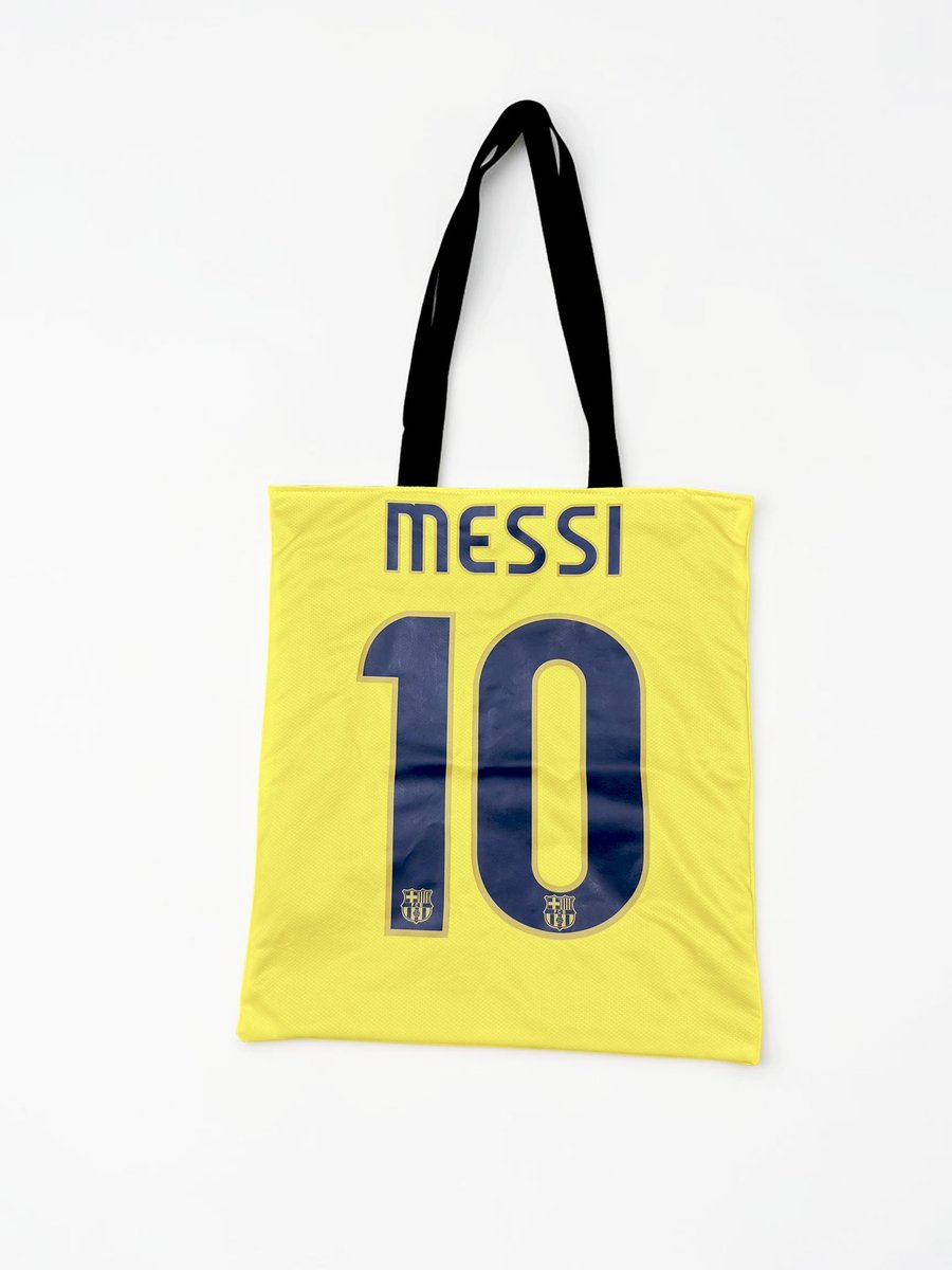 niclasico's tweet image. Four more 1 of 1 Kit Tote Bags have been added to the website. #messi #ronaldo

niclasico.co.uk/collections/to…