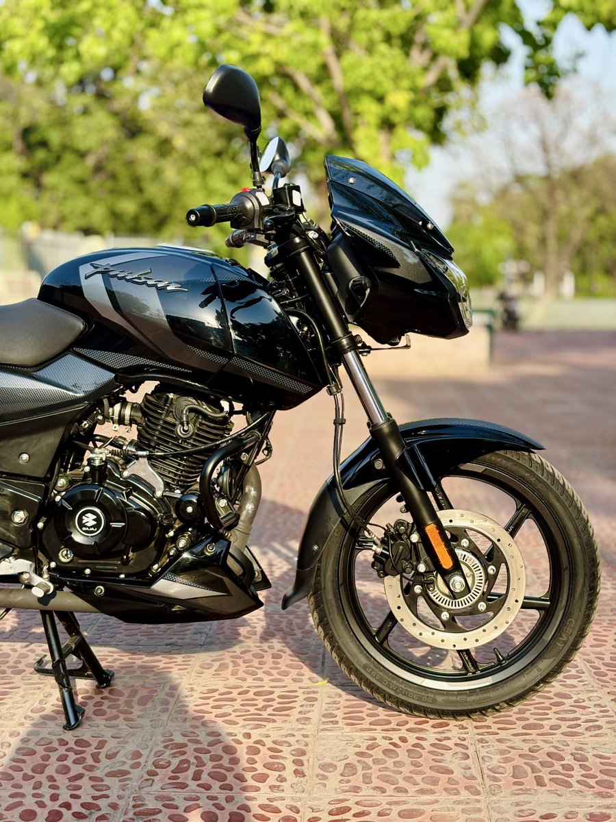 OnlyAutomobile's tweet photo. 2026 Bajaj Pulsar 180 : Silver Grey 
@_bajaj_auto_ltd https://t.co/itoVY1teS0