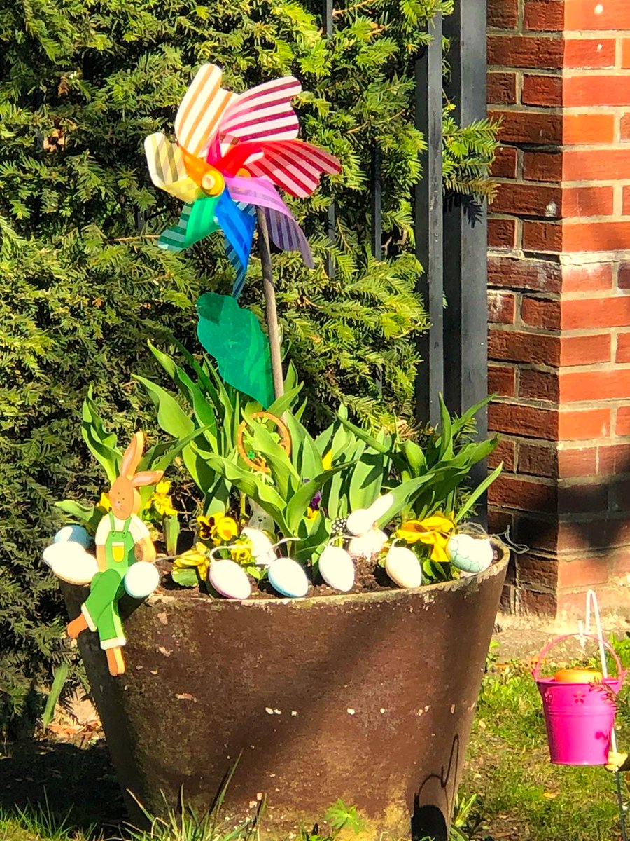 FitKateFitness's tweet image. Good morning! 🐰
Some pretty Easter decor I spotted during my morning walk. Spring is looking gorgeous! Have a wonderful day!
#Easter #spring #run #walk