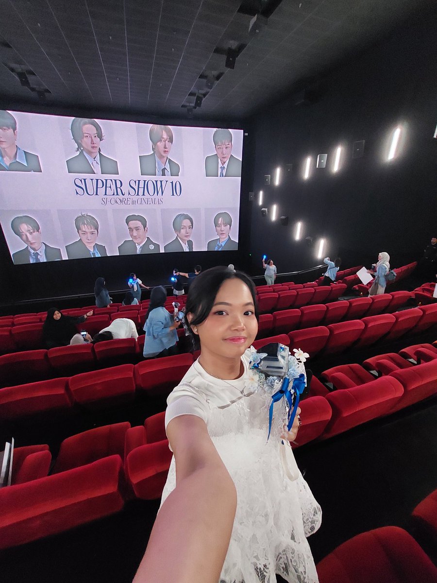avi4696's tweet photo. Habis nonton ss10 encore jalur bioskop ternyata sekangen itu sama suju 🥹 ditambah sahabatku yang sering ngonser bareng lagi "libur" dulu, makin tambah kangen nge-suju bareng ihhh 🥲💙 https://t.co/ConLZ0BOOY
