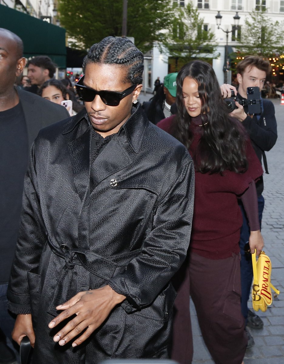 Rihanna Gallery tweet media