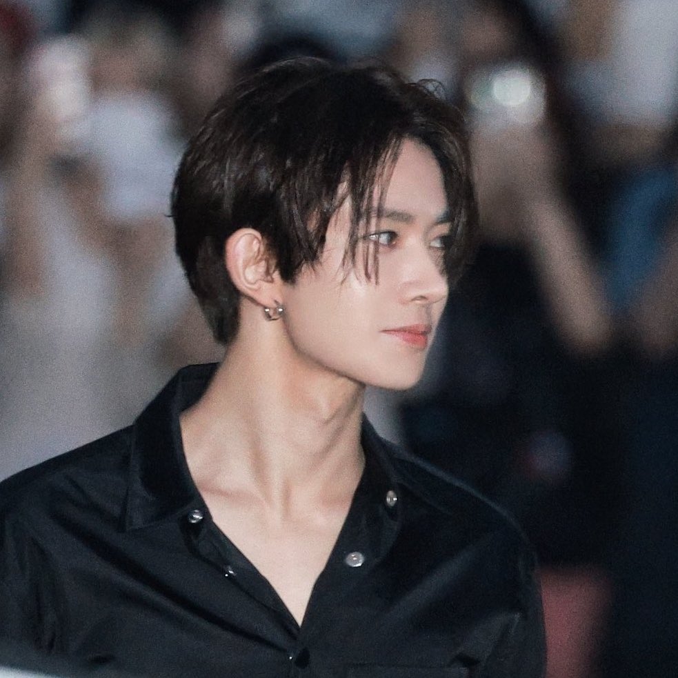 heegirIfriend's tweet photo. just… drop the tags for this man.. 😶‍🌫️

#ENGENEs_For_SevEN
#HYBECannotBeTrusted https://t.co/xG12VvggyT