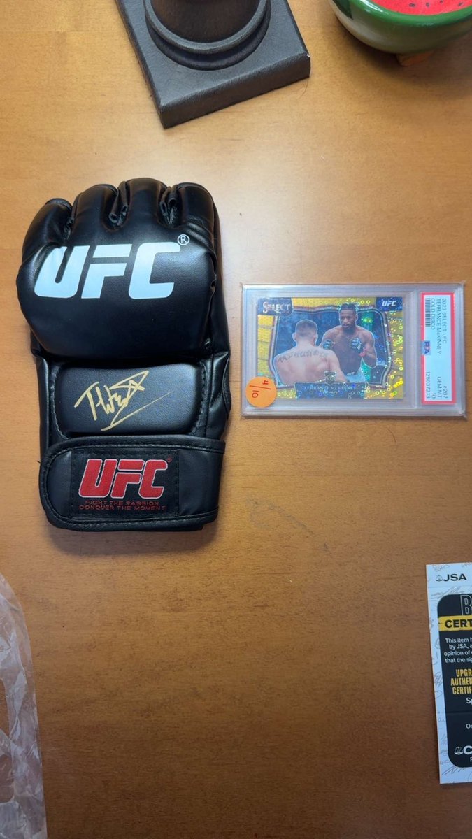 theUFCfan_'s tweet photo. Love you T-Wrecks! You deserve a damn bonus! https://t.co/CMIz8XXScY