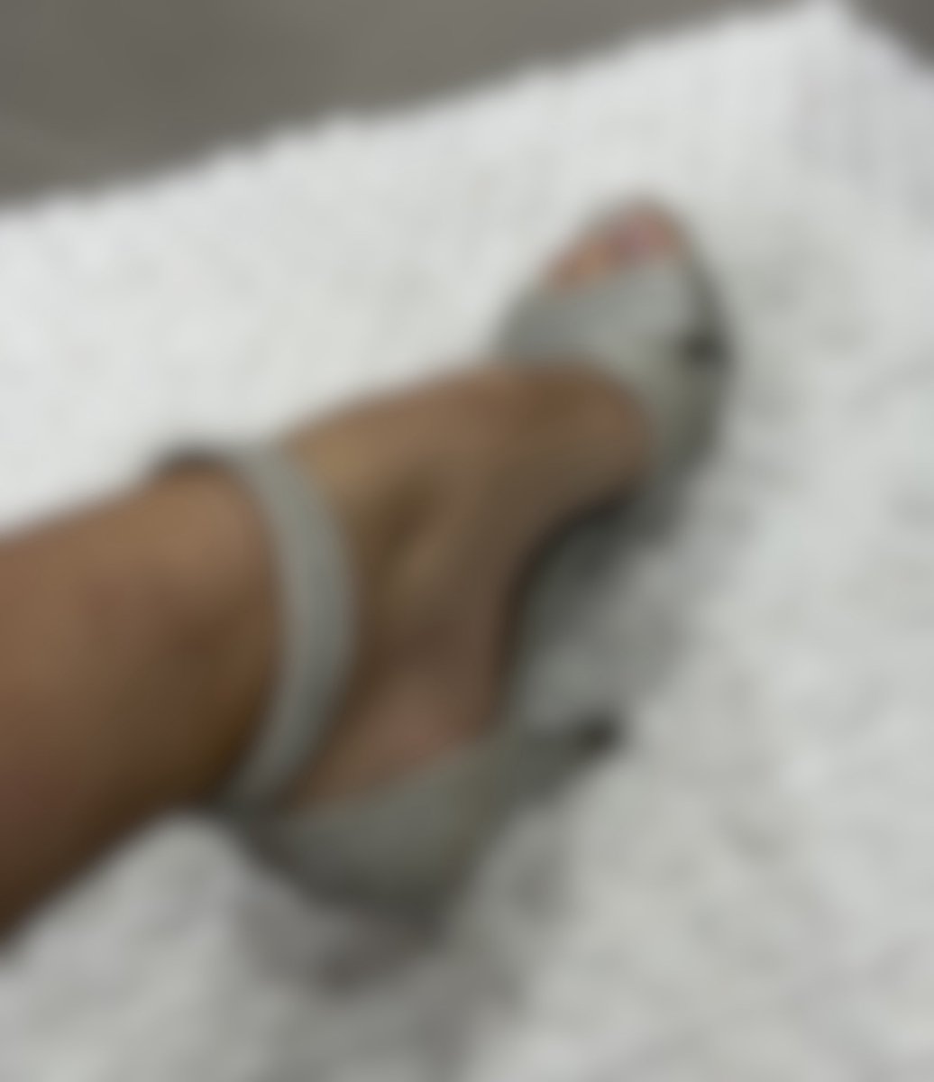 PopsArchedSoles's tweet photo. I’d love to use these heels to step on your cock

#ballbashing #footslave #finsub #heels #footpics #feetpics #footworship #footfetish #sellingcontent #foot #feet #soles #footsole #footcontent #findom https://t.co/oAhsvboWRW