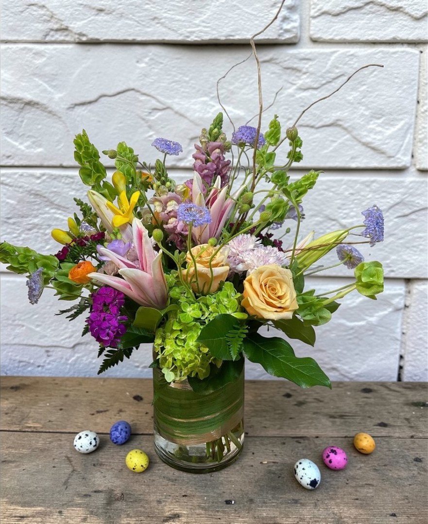 samuelsflorist's tweet photo. Spring is showing off and we’re not mad about it 🌸✨
If your Easter plans need a finishing touch, you already know—flowers do it best.
#easterflowers #enjoyspring #happiness #flowersalways https://t.co/WhTK3UI162