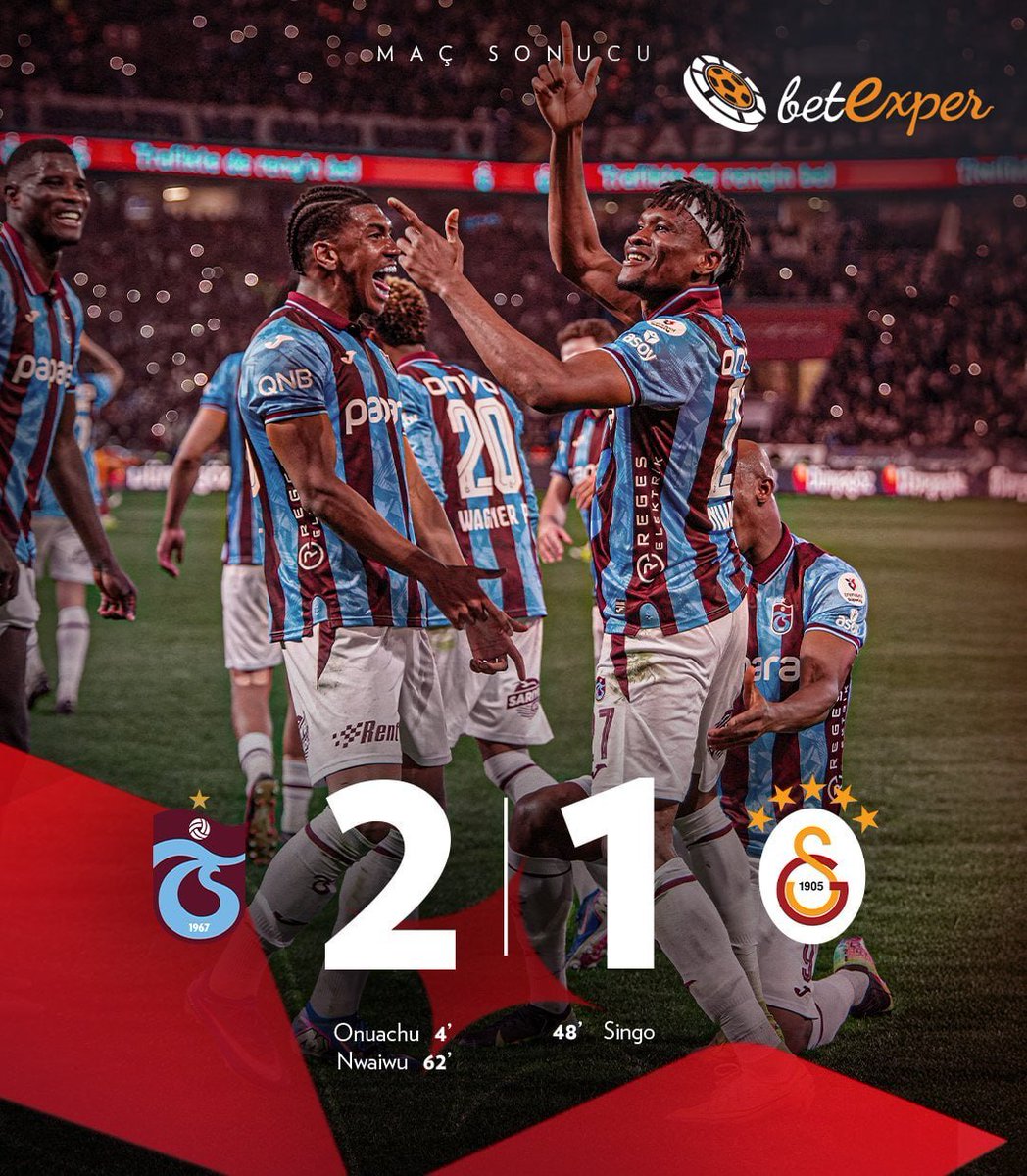 experoyun's tweet photo. 3️⃣ Trabzonspor, kendi evinde liderden 3 puanı alıyor!

❗️ Galatasaray 64 puanda kalırken, Trabzonspor puanını 63'e yükseltti! https://t.co/OiTs1iYqlV