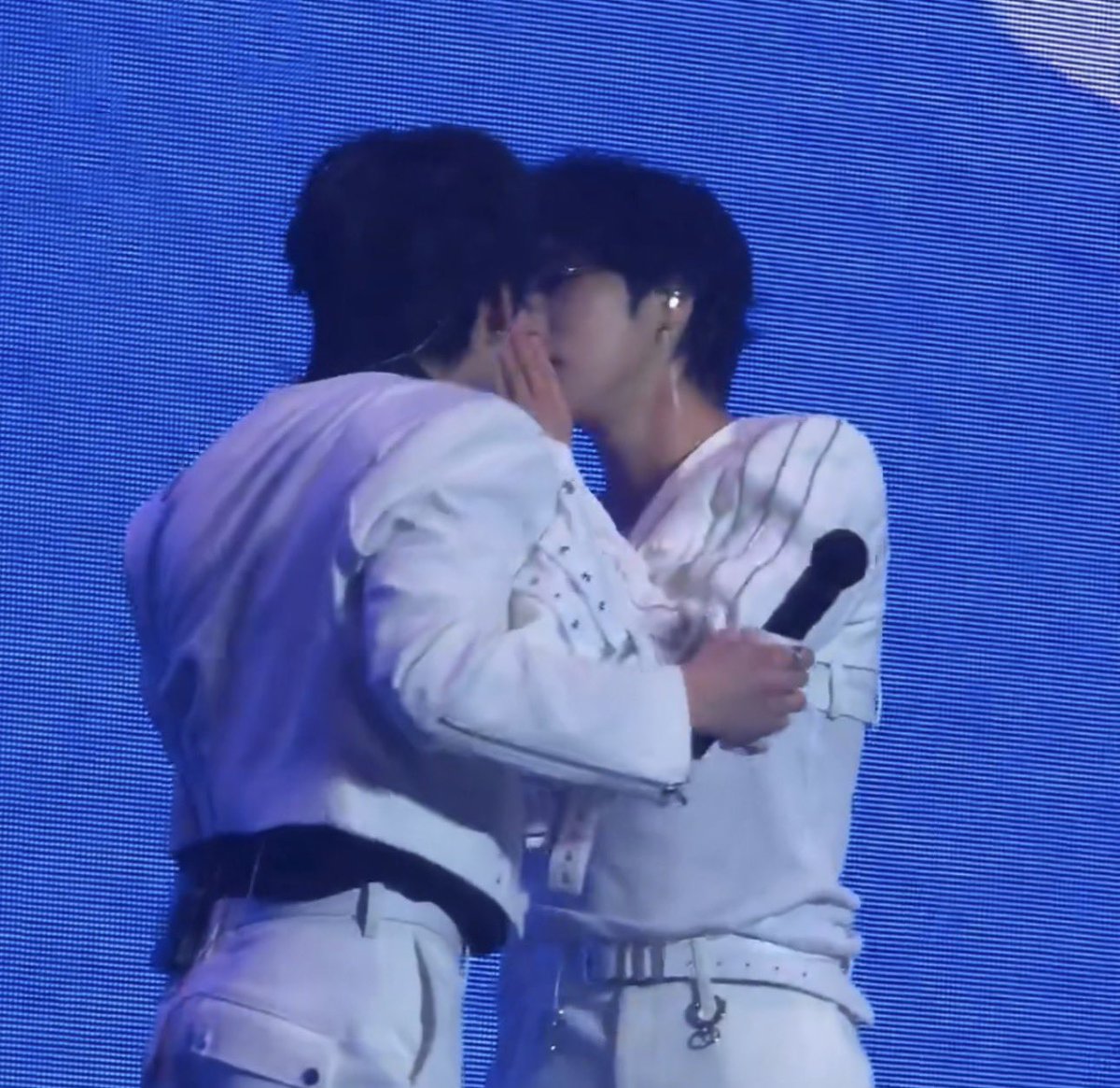 bel 🐛 tweet media