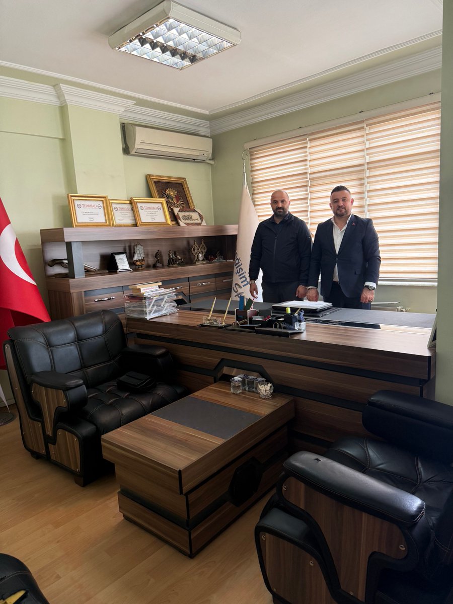 haydaroyit3's tweet image. Milli Gençlik Derneği'nin kıymetli gençleri ve Sultanbeyli
Başkanı Tarık Özer ofisimize misafir oldular. Gözlerindeki inanç, sözlerindeki kararlılık bize bir kez daha gösterdi ki; bu yürüyüş güçlü bir geleceğin habercisidir. Biz birlikte oldukça, yarınlar çok daha #güçlü #olacak.