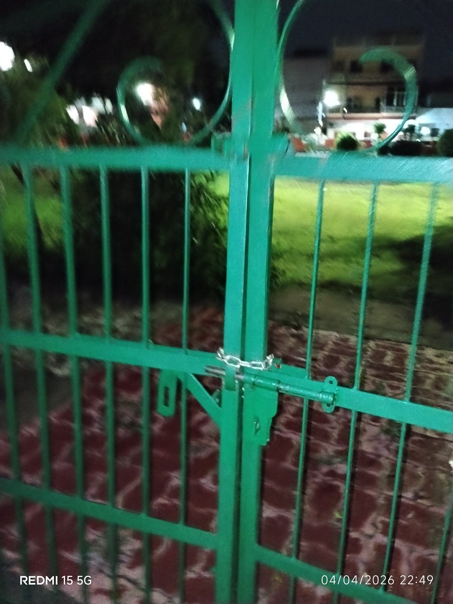 gupta2_nimisha's tweet image. Malviya sector 16 indira nagar most inhumane people ,not able to maintain park but lock it from their side and restrict entry 
#inefficient department
#corruption still prevails
@PMOIndia 
@LucknowNagar 
@myogiadityanath 
@AdminLKO