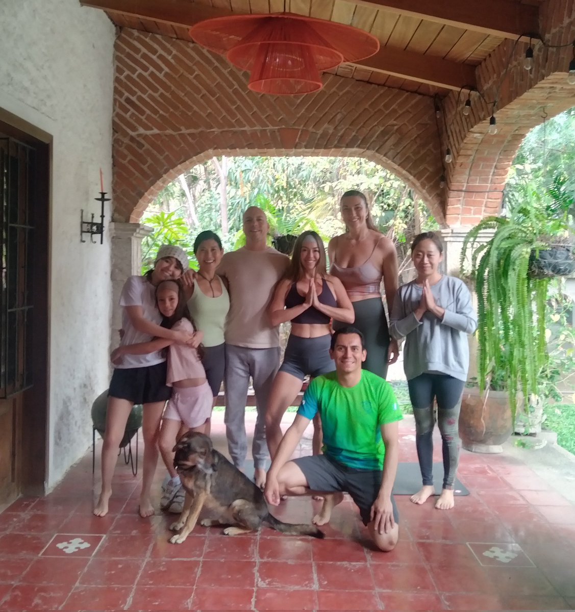 BryanAnleu's tweet photo. #yoga team https://t.co/V9rwmUU5O3
