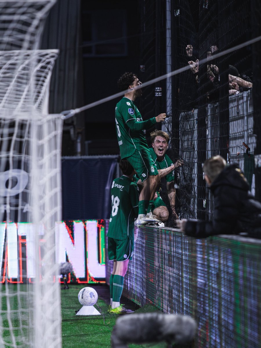 fcgroningen's tweet image. In de hekken.

#TELGRO
