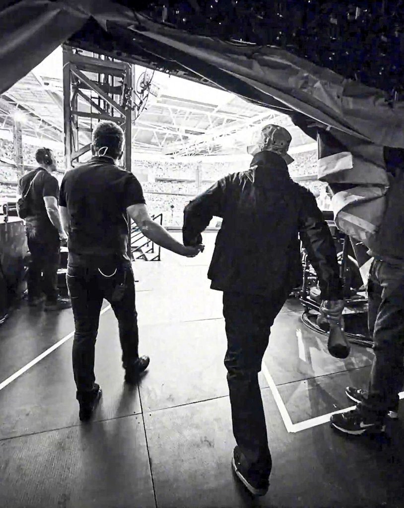 Oasis World Fan Page tweet media