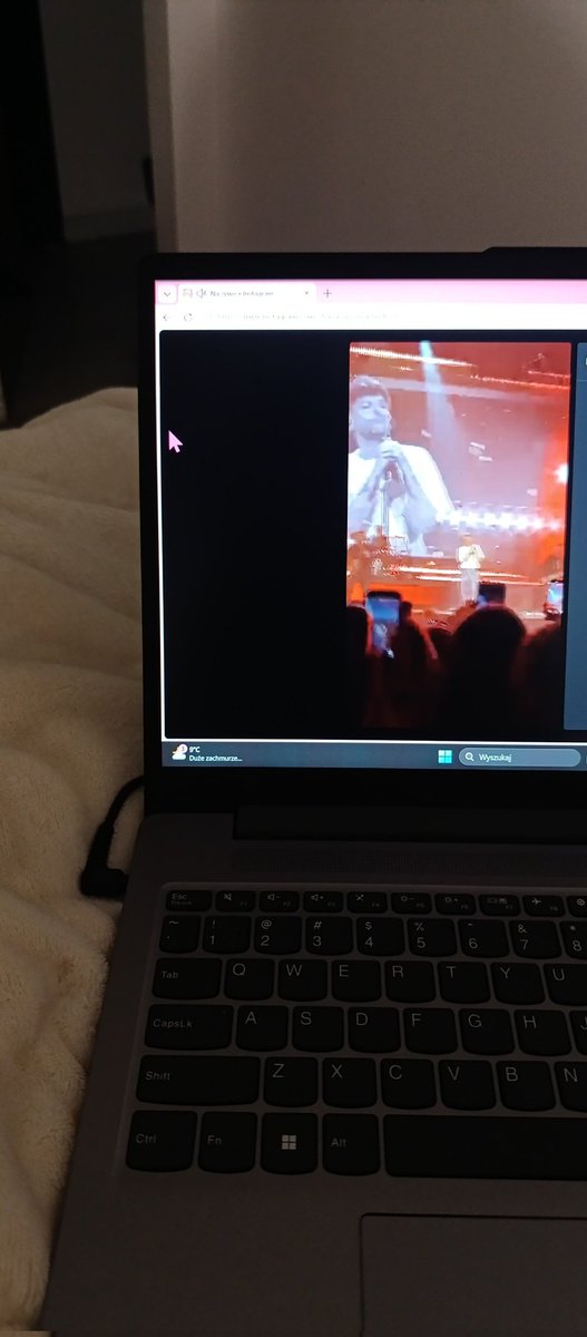 Kinia || Saw Louis ×3 🍋 tweet media