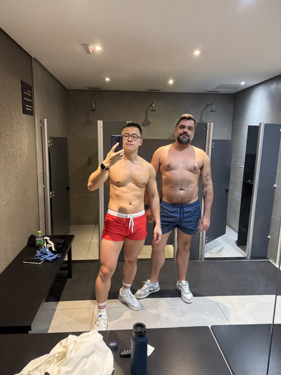 chinesinho's tweet photo. Hoje foi dia de malhar com o marido https://t.co/3paBn4Q8bW