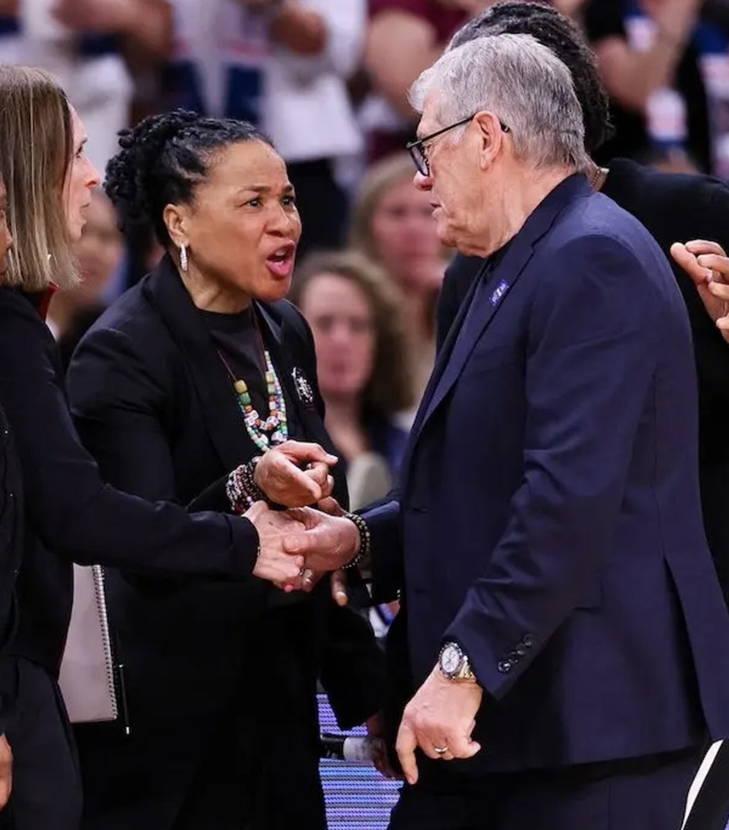 PolymarketSport's tweet image. 🚨JUST IN: Geno Auriemma issued an apology to Dawn Staley and South Carolina:

“There’s no excuse for how I handled the end of the game vs. South Carolina. It’s unlike what I do and what our standard is here at Connecticut. I want to apologize to the staff and the team at South