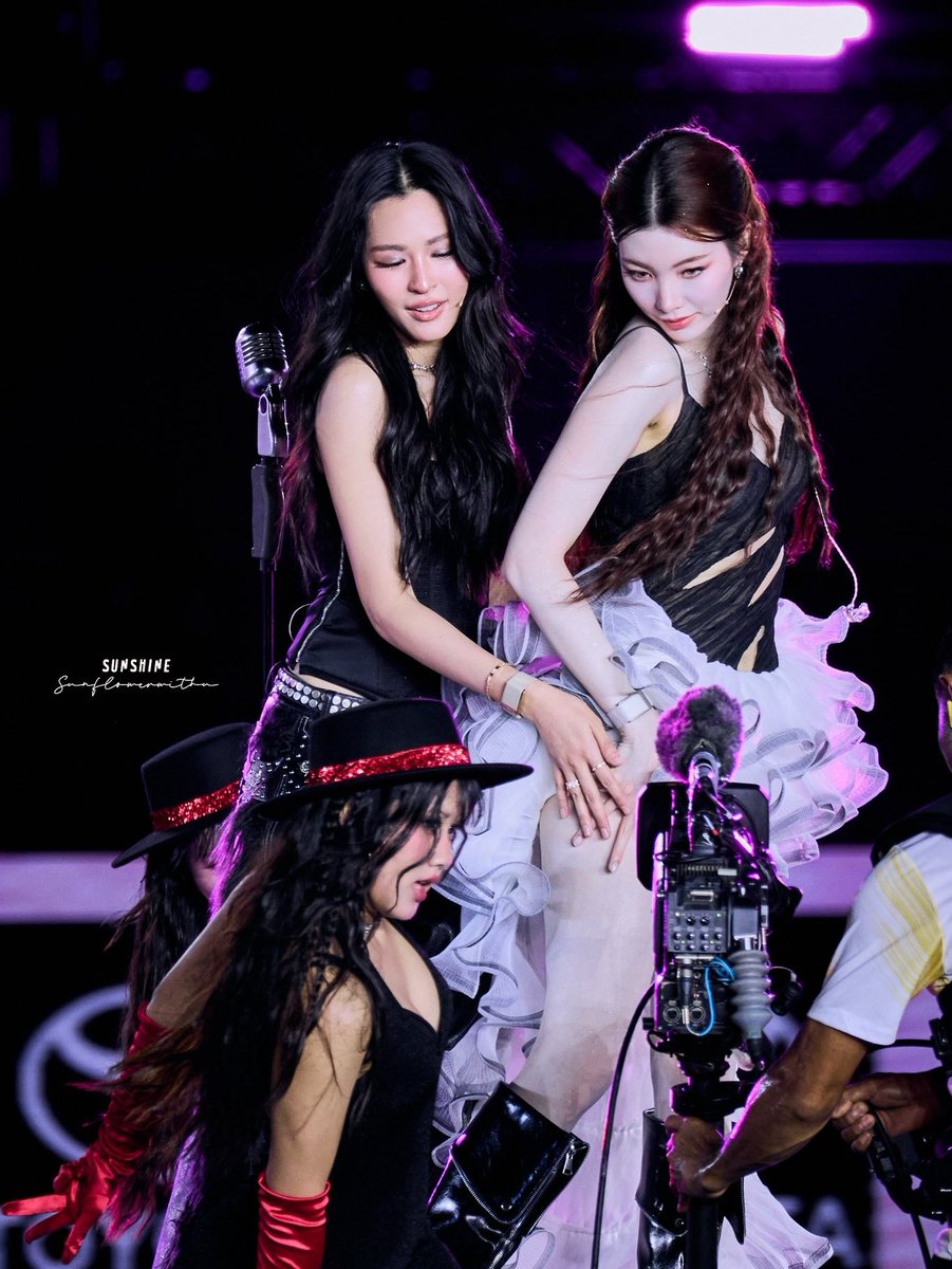 p 🐭🖤🦜 tweet media