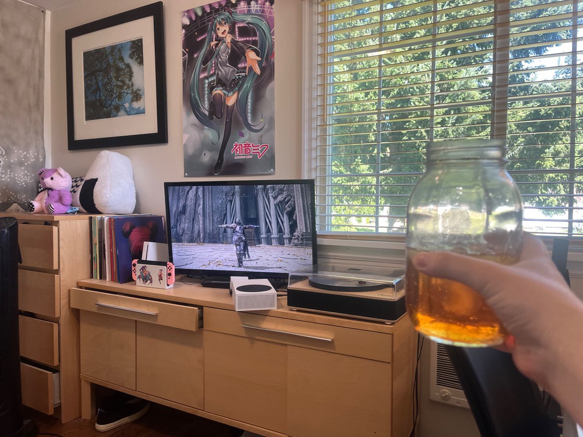JuxtaposedPunk's tweet photo. Beautiful day to stay inside, play Elden Ring, play a couple vinyls, and drink an ice cold Monster Energy (piss flavor) #notsponsered #needmeafatbihfr https://t.co/wgWrfBtSCD