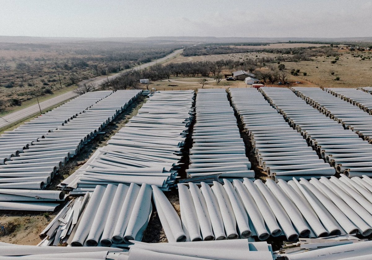 saveLBIorg's tweet photo. Wind companies promise clean energy—but what happens to the used blades?
In Sweetwater, TX:
➡️ Nearly 1 MILLION sq ft of waste
➡️ $13M–$54M cleanup cost
➡️ Company won’t take responsibility
Who really pays the price when wind companies walk away? https://t.co/BkQcYWfgJR