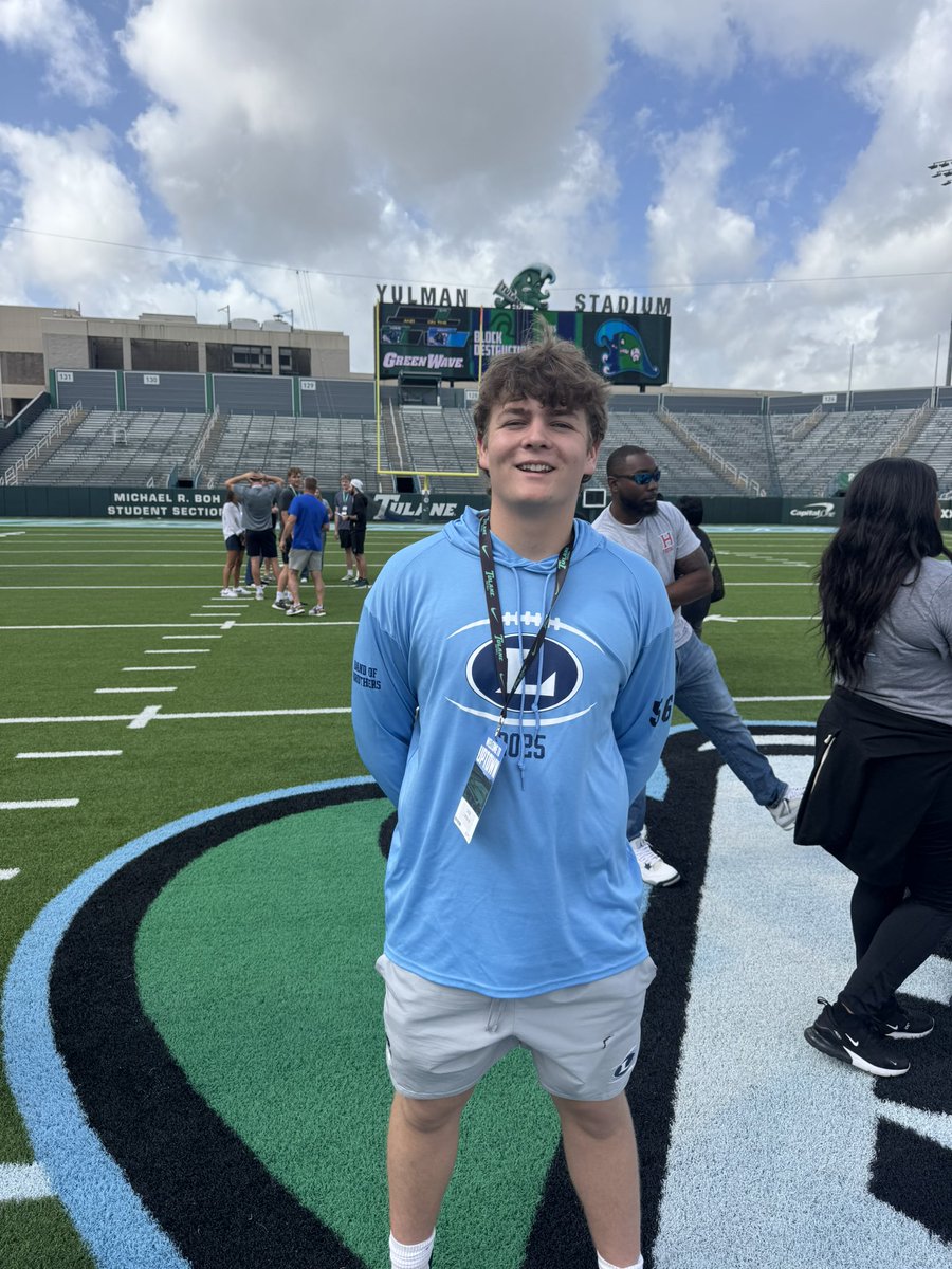 Great day in the #Uptown watching <a href="/GreenWaveFB/">Tulane Football</a> Spring Practice.  Thanks to @c_forestier1991 and <a href="/ricky_figurell/">Ricky Figurell</a> for the invite and excited to see the new indoor facility during the next trip.
@bamasnap
@kohlssnapping
 <a href="/lovettlionsfb/">Lovett Football</a>
@oneononekicking