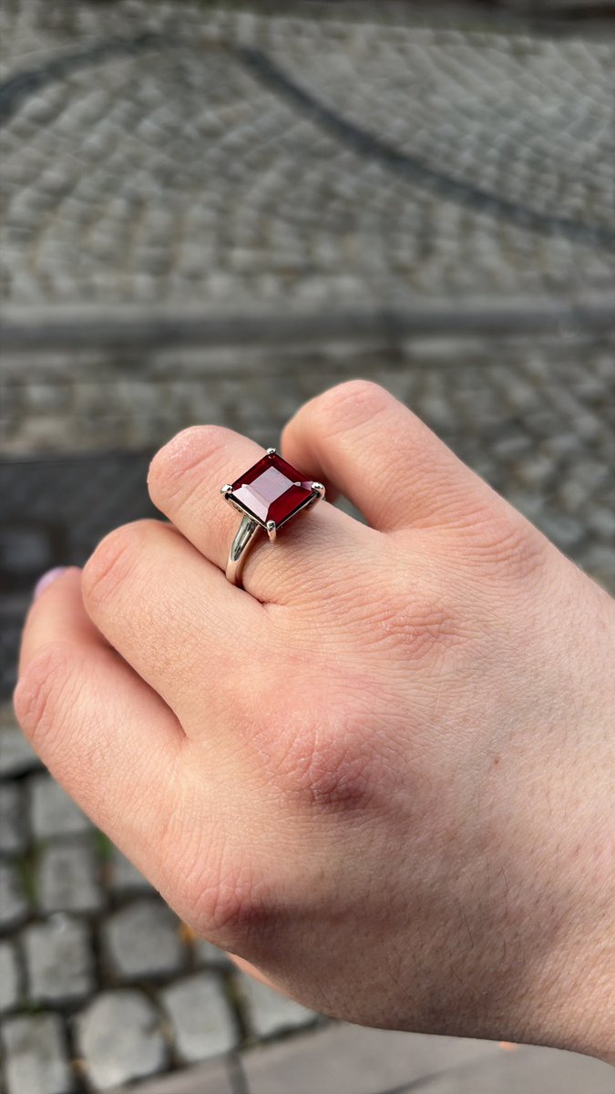 𝖘𝖎𝖒𝖚𝖗𝖌 tweet media