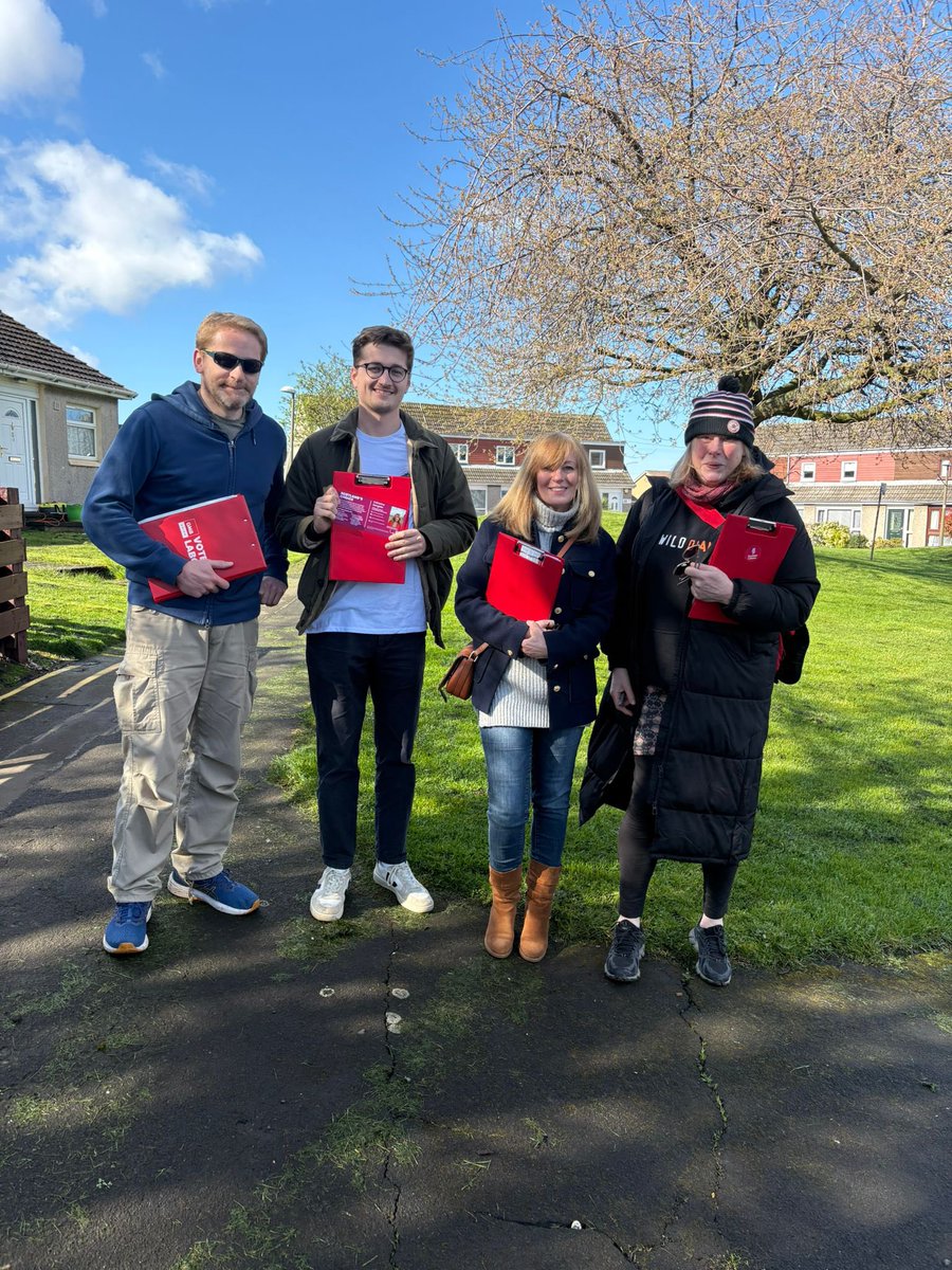 kath14sangster's tweet photo. Spent the last few days dodging the rain ☔️ but Musselburgh looking so bonnie! ❤️

Thanks to my great team and to everyone who have taken the time to chat to us this week.

Take care out there tonight and tomorrow in the storm.

@ScottishLabour https://t.co/jWHiKRJfjz