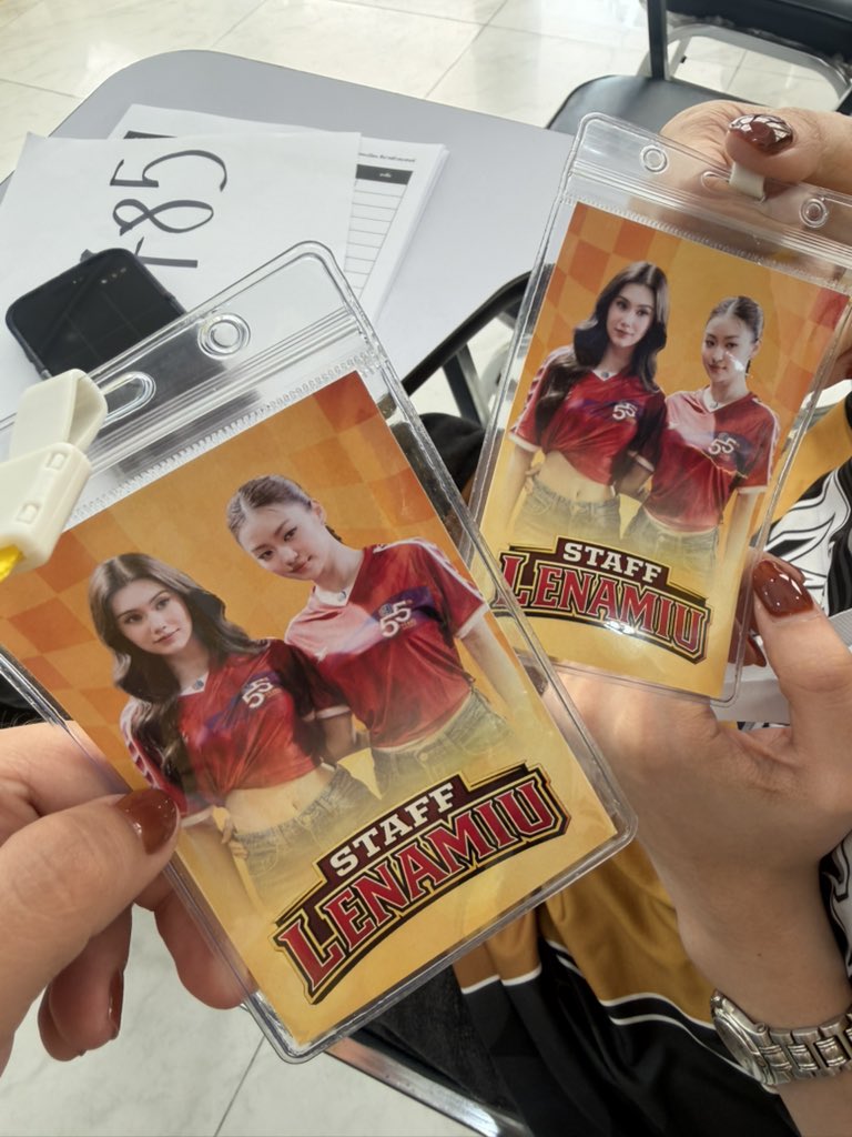 𝑺𝒎𝒊𝒍𝒆 𝑺𝒄𝒉𝒖𝒆𝒕𝒕 แฟนน้องฟรีนตัวจริง🌷🦋 tweet media