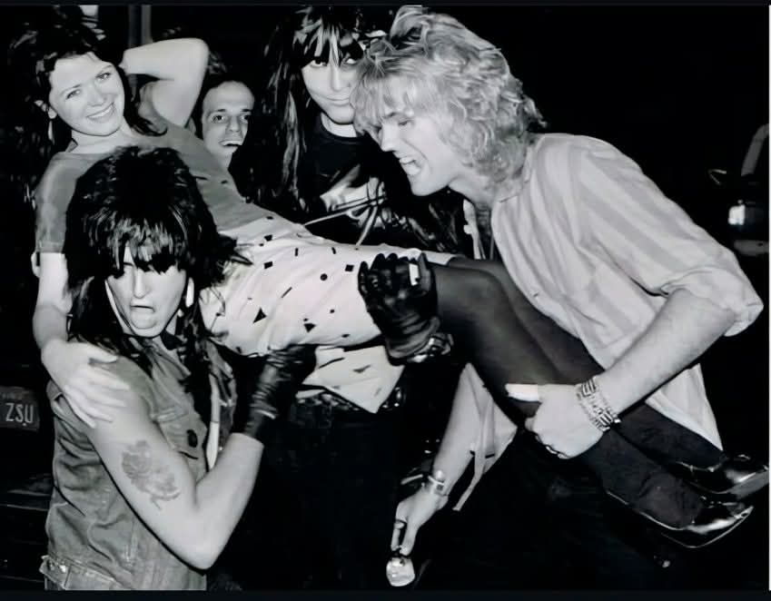 Pinkysixx66's tweet image. These 3 usually up to no damn good when they got together **it's all fun y'all**
#nikkisixx 
#blackielawless 
#robbincrosby