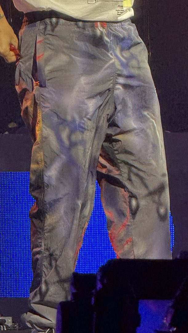 I don't know if it's the lights or he's just bluegreening again😊