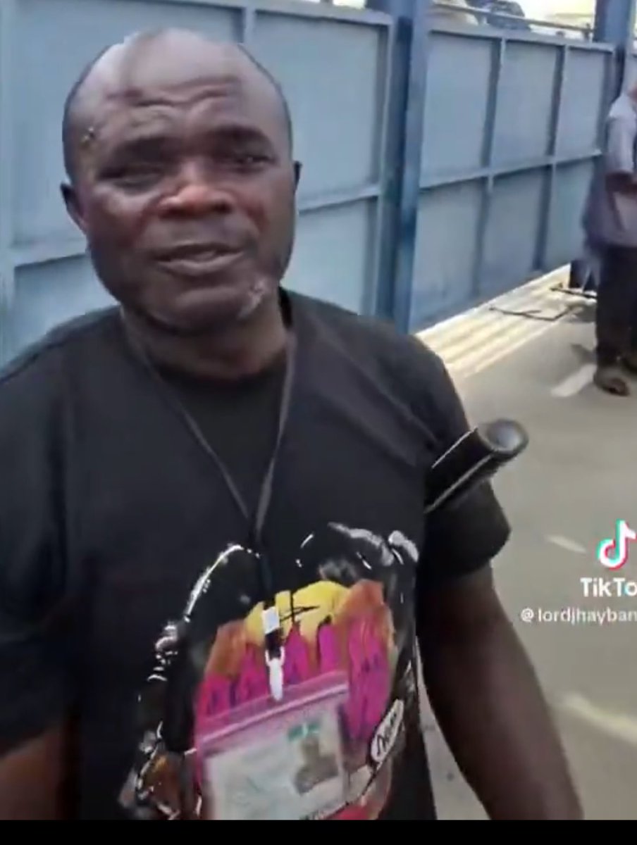 nnamdyy's tweet photo. @PoliceNG_CRU A lot of complaints have been received against this particular guy. Whatever disciplinary action that doesn't include the immediate termination of his employment with the police will NOT be accepted. What effrontery! Man I am enraged beyond words. They are better off as bandits. https://t.co/NAiDlIBltw