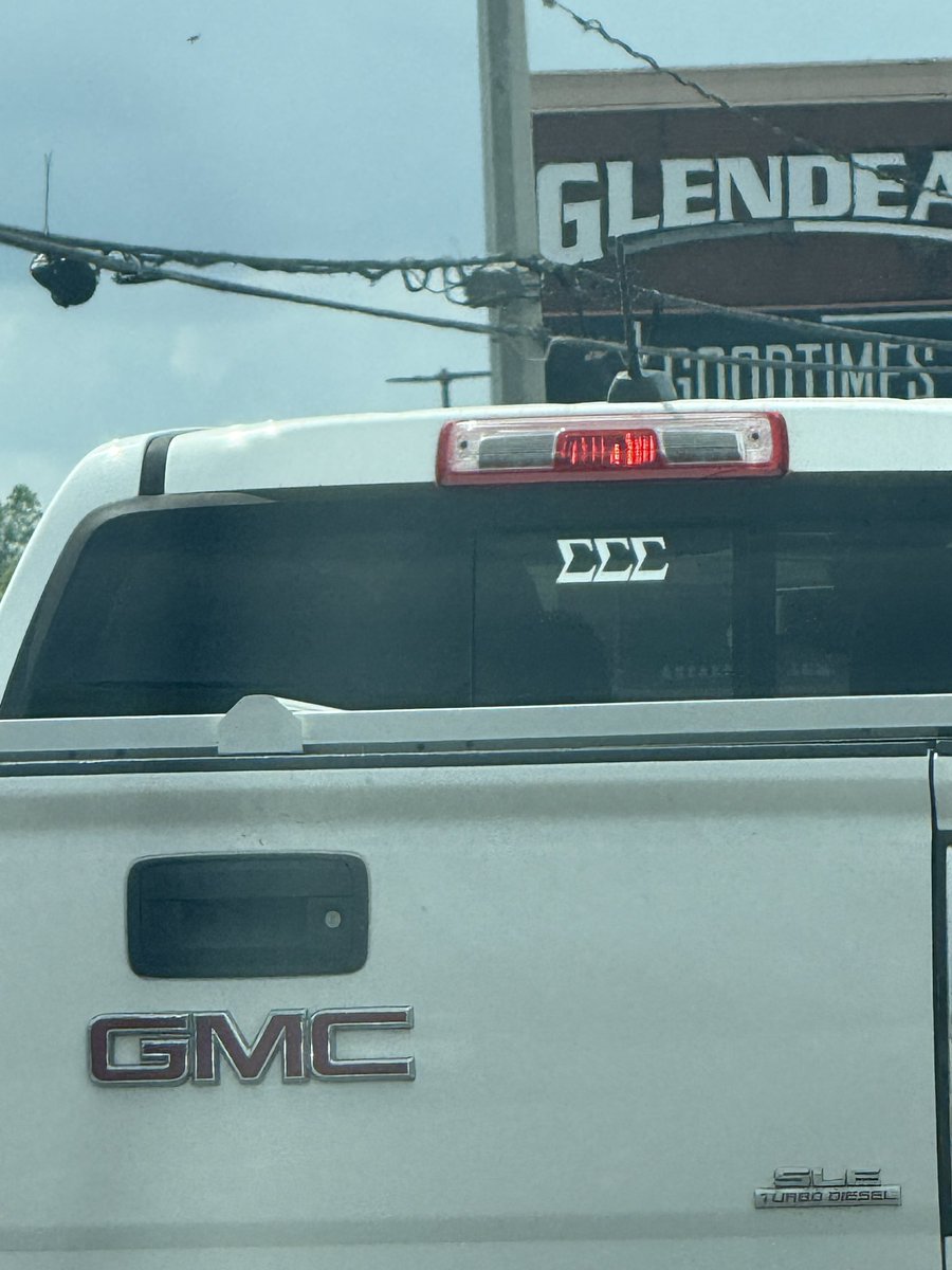 dadondesmond's tweet image. I have to see the beast that is driving this thing #tank