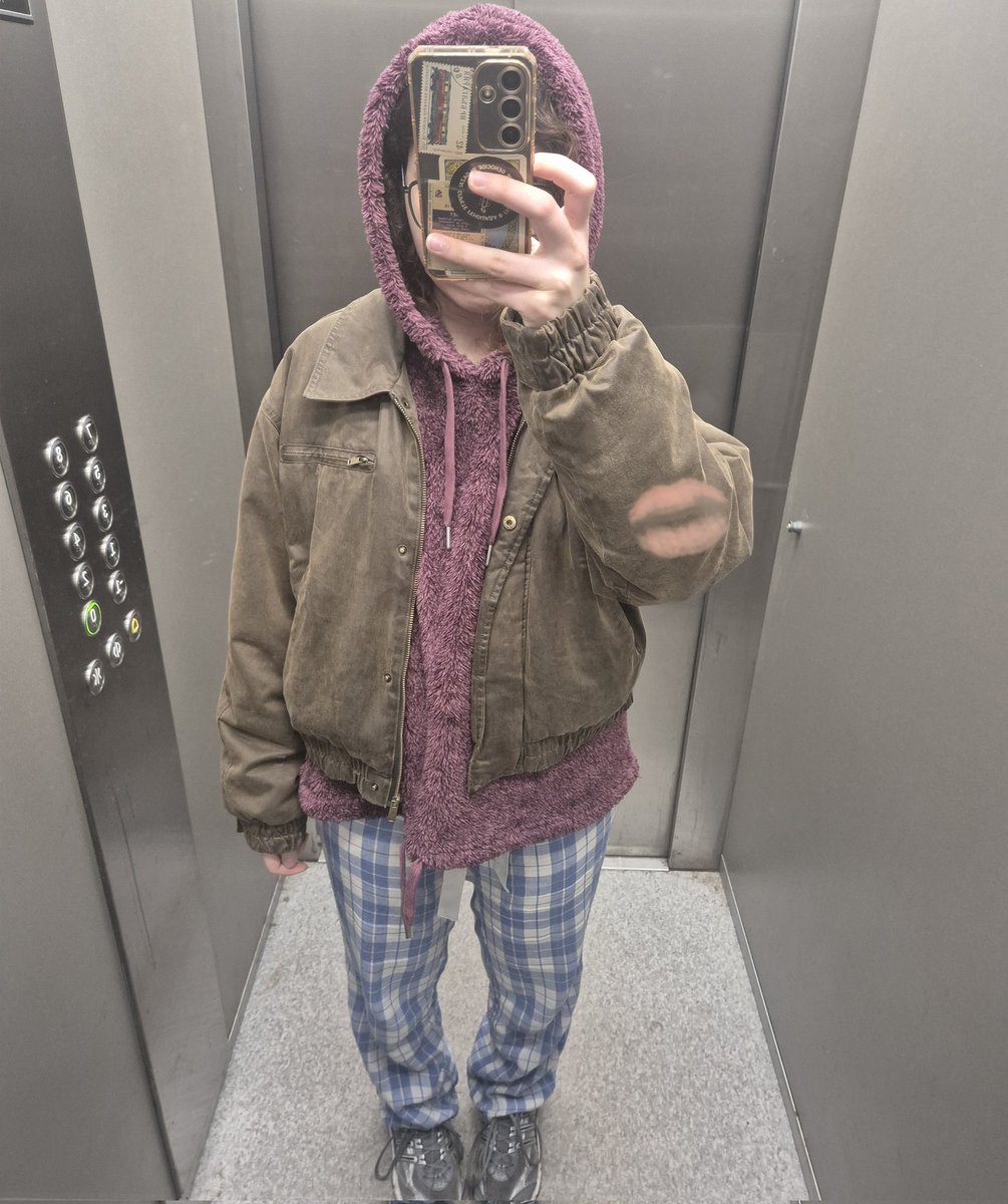 earfwormmm's tweet image. bullshit ass fit to get her snacks, cuz she want them #provider