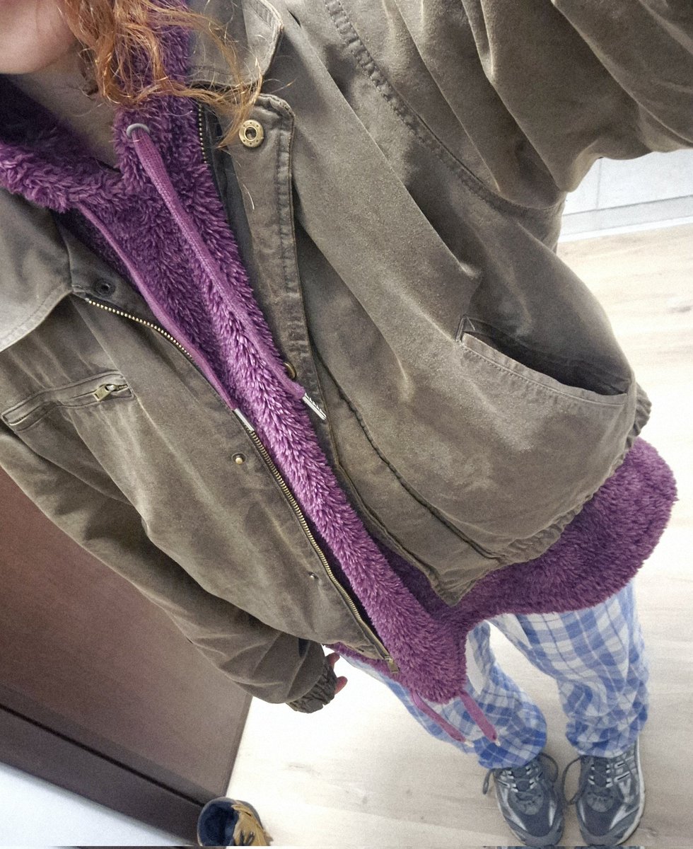 earfwormmm's tweet image. bullshit ass fit to get her snacks, cuz she want them #provider