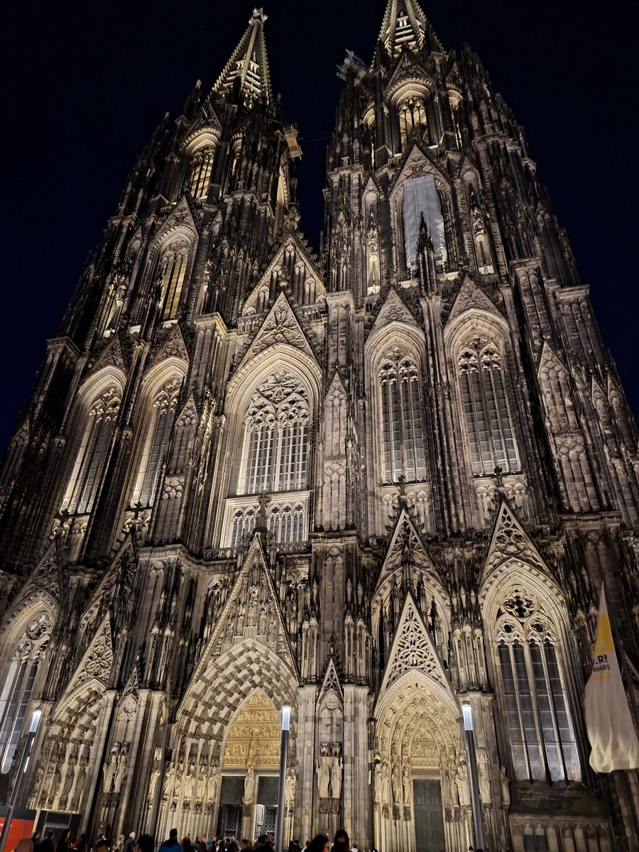 Architectolder's tweet photo. Cologne Cathedral at night by .@castellviteresa 

Completely awe inspiring https://t.co/YH3kcJzNRk