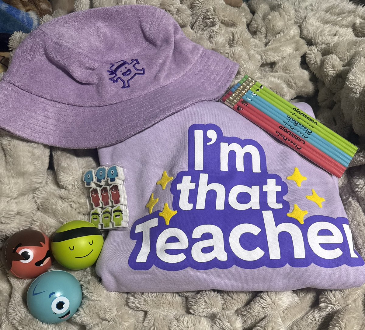 onceuponfirst's tweet photo. Huge thank you to @ClassDojo for all the amazing goodies! I’ve been wanting one of the “I’m That Teacher” sweatshirts for so long, so I’m extra excited. 😊 #DojoIslands https://t.co/g8yBOhOnlG