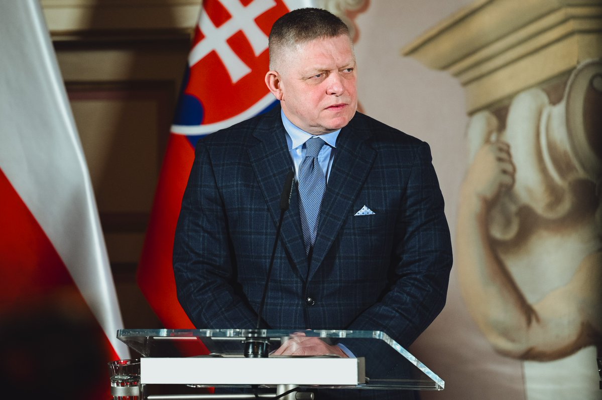 indexhu's tweet image. A szlovák miniszterelnök szerint meg kellene szüntetni minden olyan szankciót, amely tiltja a gáz és a kőolaj Oroszországból történő behozatalát.

index.hu/kulfold/2026/0…

Fotó: Robert Nemeti / Getty Images

#Slovakia #EU #oil #indexhu