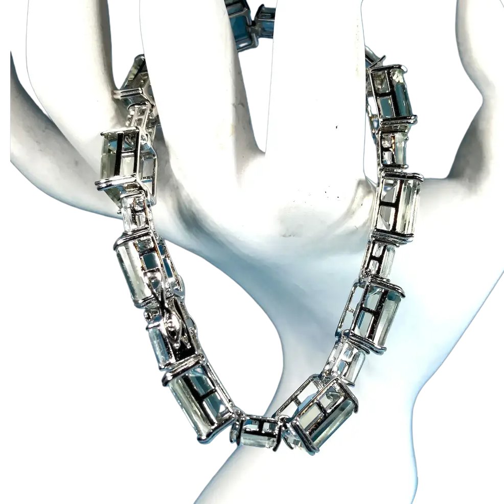 ClarasJewelry's tweet image. Sterling Silver Large Multi Faceted Clear Baguette Cubic Zirconium Tennis Bracelet MIB
#rubylane #vintage #bracelet #SterlingSilver #CZ  #vintagejewelry #giftideas #jewelryaddict  #vintagebeginshere #treasures 
rubylane.com/item/136230-E1…