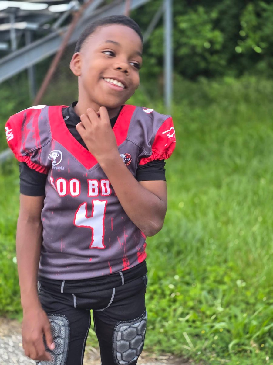 ZaydenMitch's tweet photo. Last season of peewee loading …  (senior season)  #football #300boys #4  #peeweefootball #11u https://t.co/mKQQ9wQ8cS