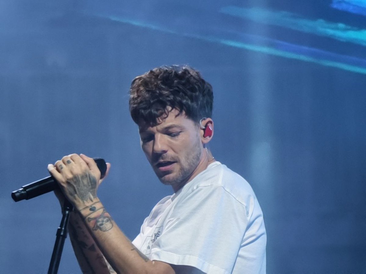 World Tomlinson tweet media