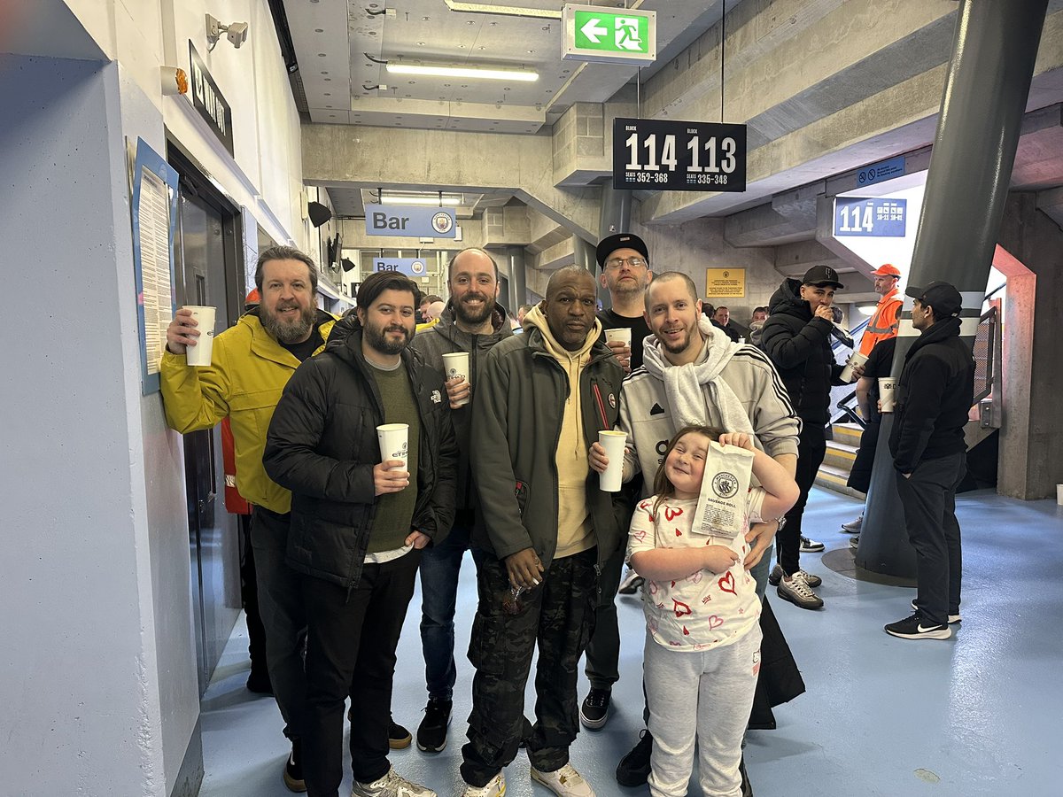 Hij (Tom) tweet media