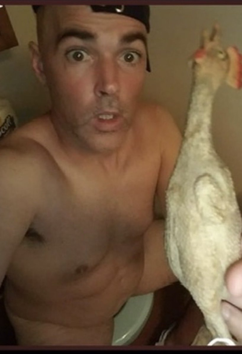 Chronicles of the shady 🇺🇸🇨🇦🇵🇷 tweet media