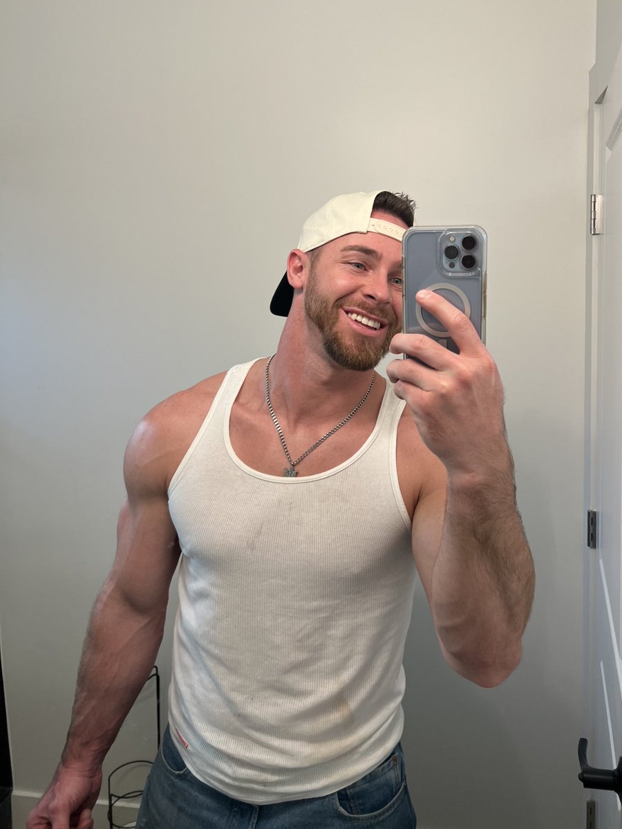 NateHolley's tweet image. Teeth…or no teeth…!? #countryboy #smile #jeans